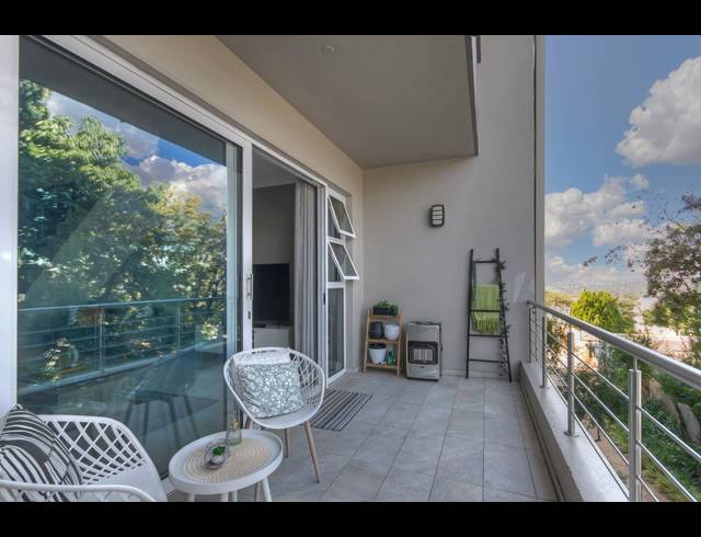 2 BEDROOM APARTMENT FOR SALE IN BRYANSTON